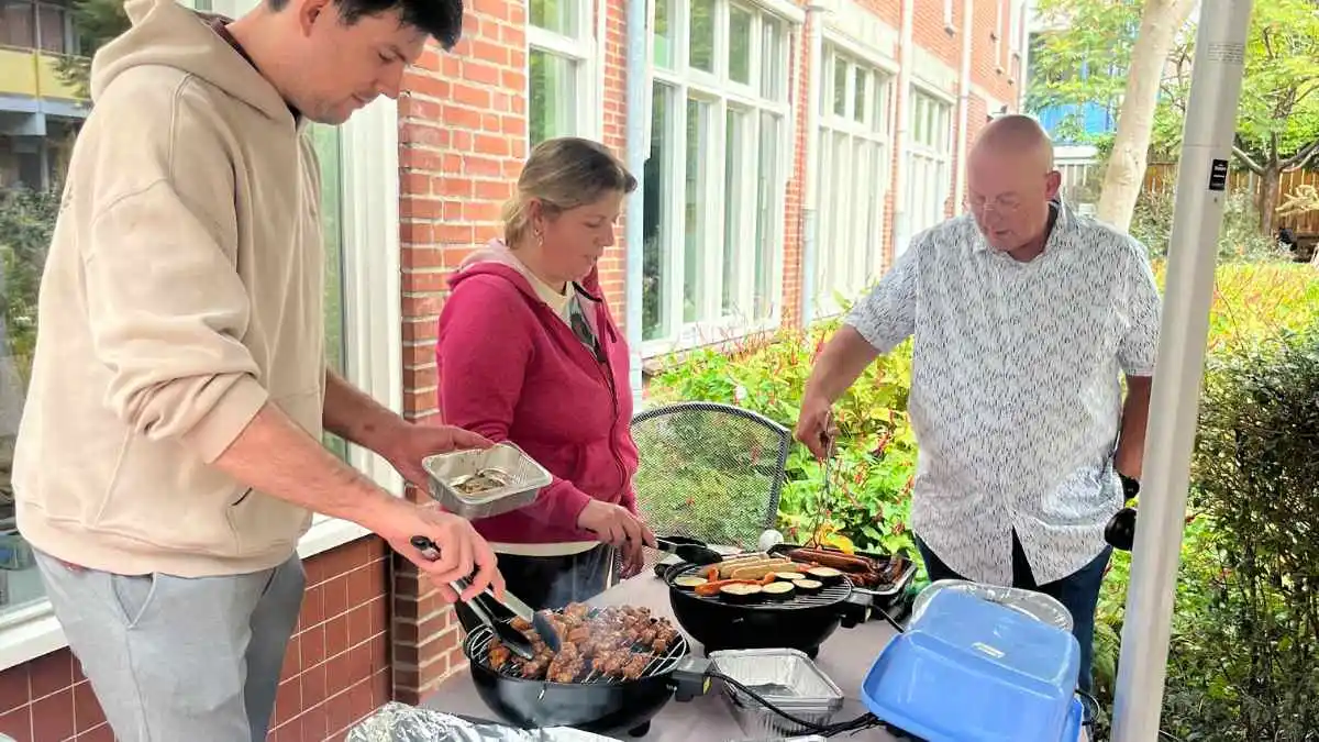 NL Cares activiteit BBQ USG MarCom en USG Legal