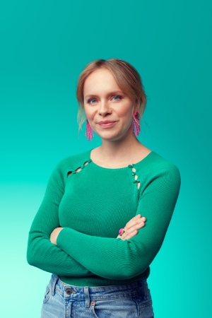 adviseur-vrouw-groene-trui Vrouw adviseur in groene trui